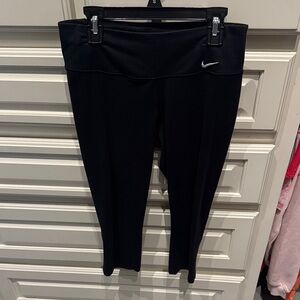 Nike Women's High-Waisted Crop Leggings, Small